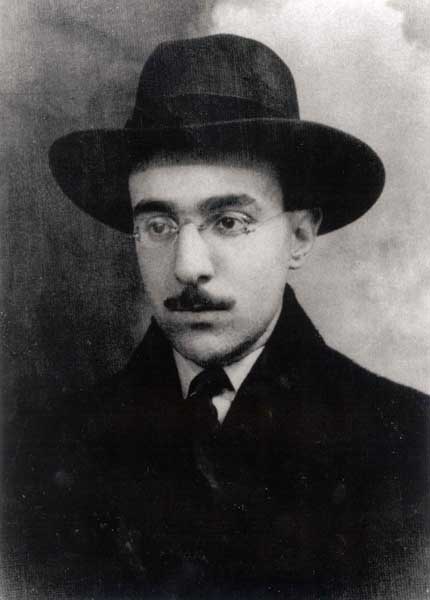 Quem é Fernando Pessoa