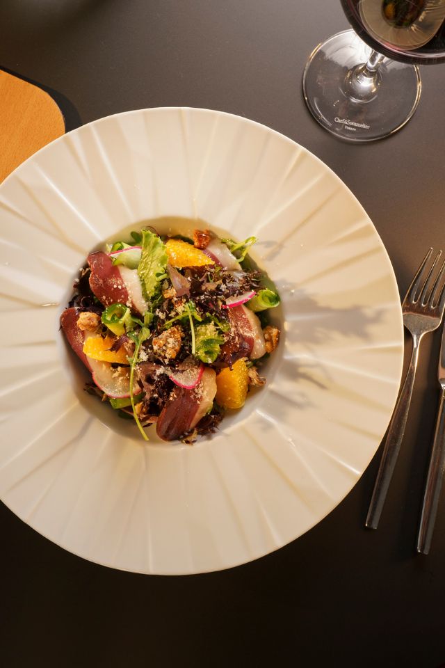 CSalada Pato Fumado, Alface, Pepino, Parmesão, Nozes, Laranja Restaurante Galeria do Largo