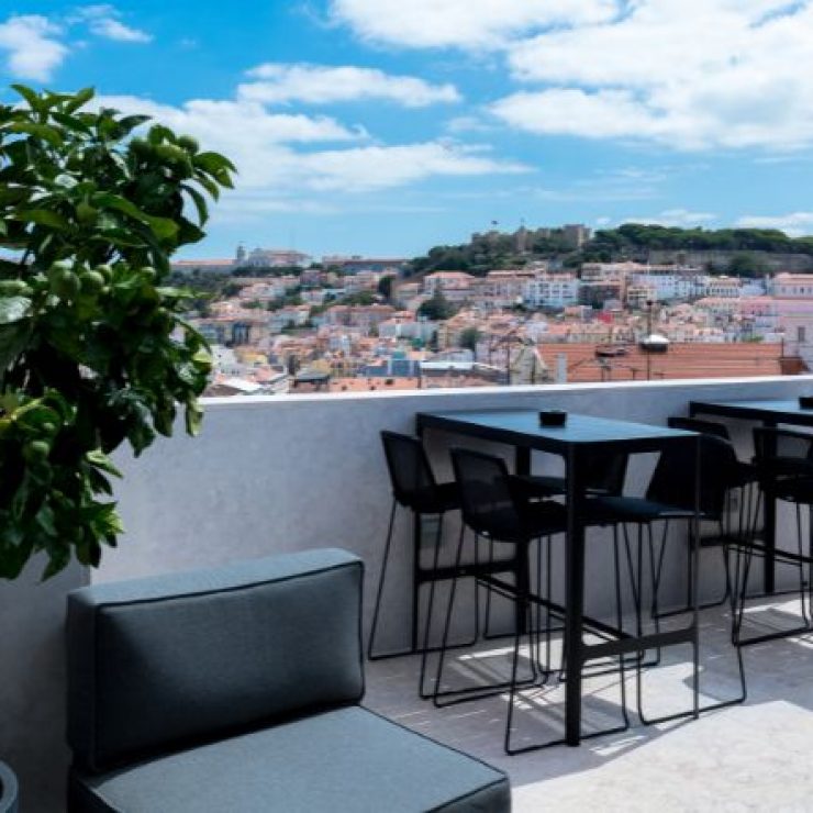 Discover the Lisbon of Fernando Pessoa from the terraces of a panoramic restaurant in Lisbon