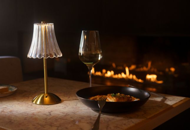 Lisboa Pessoa Hotel restaurant in Chiado with fireplace