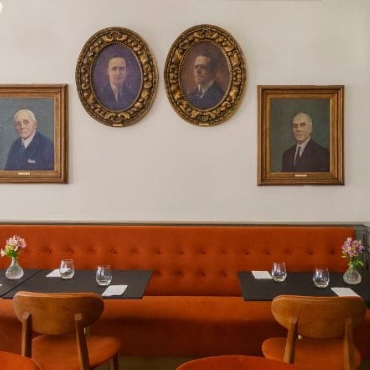 Como uma galeria de arte e uma antiga barbearia se transformaram num restaurante